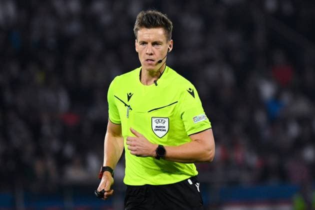 Daniel Siebert ( referee ) during the UEFA Champions League match between Paris Saint Germain and Girona FC at Parc Des Princes on September 18, 2024 in Paris, France. ( Photo by federico pestellini panoramic ) - FOOTBALL : PSG vs Girona - Ligue des Champions - 18 09 2024 FedericoPestellini Panoramic 