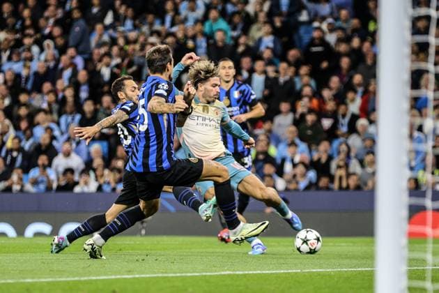 Manchester, England, September 18th 2024: Jack Grealish (10 Man City) takes a shot during the UEFA Champions League game between Manchester City and Inter Milan at Etihad Stadium in Manchester, England (Natalie Mincher SPP) Copyright: xNataliexMincher SPPx spp-en-NaMi-335A5152