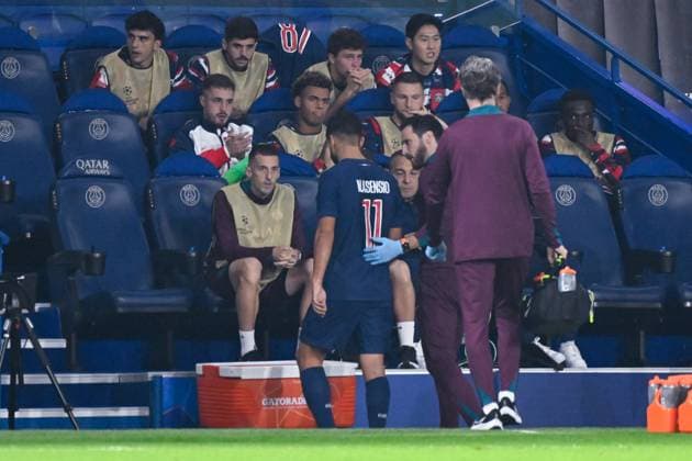 Sport Bilder des Tages Asensio Marco ( 11 - PSG ) leaves the pitch during the UEFA Champions League match between Paris Saint Germain and Girona FC at Parc Des Princes on September 18, 2024 in Paris, France. ( Photo by federico pestellini panoramic ) - FOOTBALL : PSG vs Girona - Ligue des Champions - 18 09 2024 FedericoPestellini Panoramic 