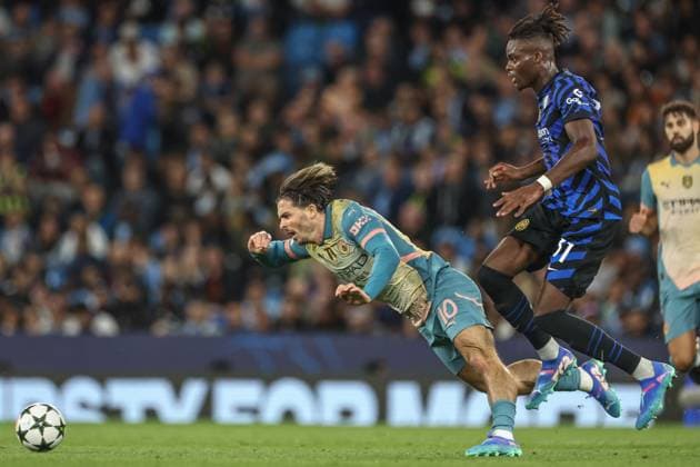 UEFA Champions League league stage Manchester City v Inter Milan Jack Grealish of Manchester City is fouled by Yann Aurel Bisseck of Inter Milan during the UEFA Champions League league stage match Manchester City vs Inter Milan at Etihad Stadium, Manchester, United Kingdom, 18th September 2024 (Photo by Mark Cosgrove News Images) Manchester Etihad Stadium Manchester United, ManU Kingdom Copyright: xMarkxCosgrove NewsxImagesx
