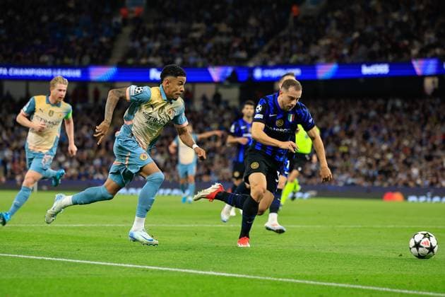 Manchester City v Inter Milan Champions League 18 09 2024. Savio (26) of Manchester City runs for the ball with Carlos Augusto (30) of Inter Milan during the Champions League match between Manchester City and Inter Milan at the Etihad Stadium, Manchester, England on 18 September 2024. Manchester Etihad Stadium Manchester England Editorial use only , Copyright: xConorxMolloyx PSI-20434-0037