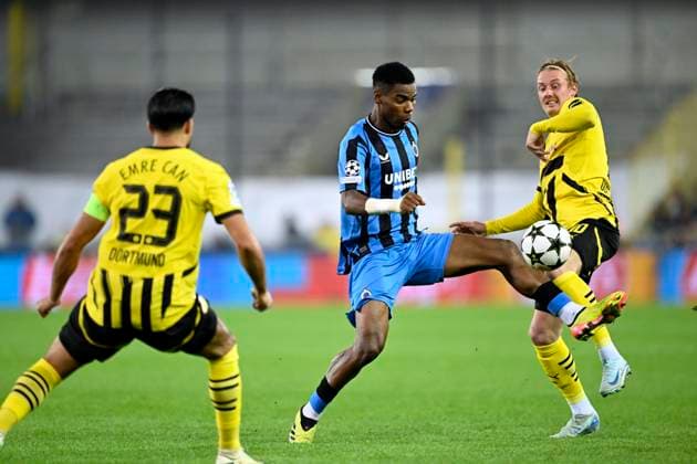 Club Brugge v Borussia Dortmund - UEFA Champions League BRUGGE, BELGIUM - SEPTEMBER 18 : Onyedika Raphael midfielder of Club Brugge and Brandt Julian midfielder of Borussia Dortmund during the UEFA Champions League - League phase matchday 1 match between Club Brugge and Borussia Dortmund at the Jan Breydel stadium on September 18, 2024 in Bruges , Belgium , 18 09 2024 Brugge Belgium  Copyright: xNicoxVereeckenx