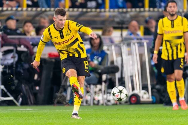 2024-09-18 Club Brugge KV v Borussia Dortmund - UEFA Champions League 2024 25 League Phase MD1 BRUGES, BELGIUM - SEPTEMBER 18: Pascal Gross of Borussia Dortmund passes the ball during the UEFA Champions League 2024 25 League Phase MD1 match between Club Brugge KV and Borussia Dortmund at Jan Breydelstadion on September 18, 2024 in Bruges, Belgium. (Photo by Joris Verwijst BSR Agency) Bruges Belgium Content not available for redistribution in The Netherlands directly or indirectly through any third parties. Copyright: xBSRxAgencyx