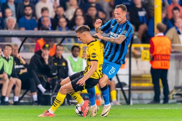 2024-09-18 Club Brugge KV v Borussia Dortmund - UEFA Champions League 2024 25 League Phase MD1 BRUGES, BELGIUM - SEPTEMBER 18: Nico Schlotterbeck of Borussia Dortmund battles for the ball with Gustaf Nilsson of Club Brugge KV during the UEFA Champions League 2024 25 League Phase MD1 match between Club Brugge KV and Borussia Dortmund at Jan Breydelstadion on September 18, 2024 in Bruges, Belgium. (Photo by Joris Verwijst BSR Agency) Bruges Belgium Content not available for redistribution in The Netherlands directly or indirectly through any third parties. Copyright: xBSRxAgencyx
