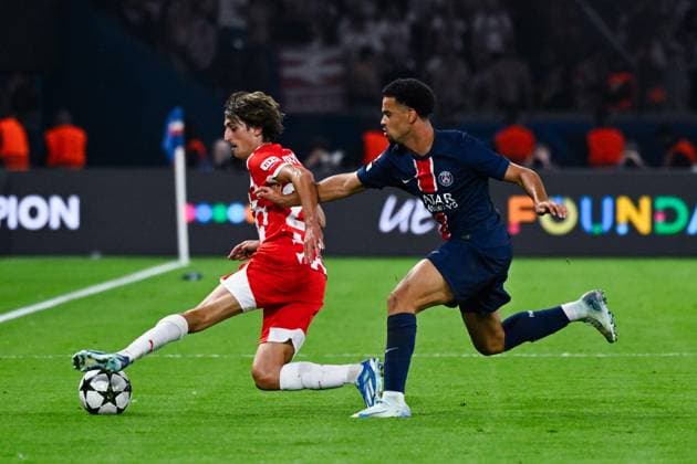 Bryan Gil ( 20 - Girona ) and Warren ZAIRE EMERY ( 33 - PSG ) during the UEFA Champions League match between Paris Saint Germain and Girona FC at Parc Des Princes on September 18, 2024 in Paris, France. ( Photo by federico pestellini panoramic ) - FOOTBALL : PSG vs Girona - Ligue des Champions - 18 09 2024 FedericoPestellini Panoramic 
