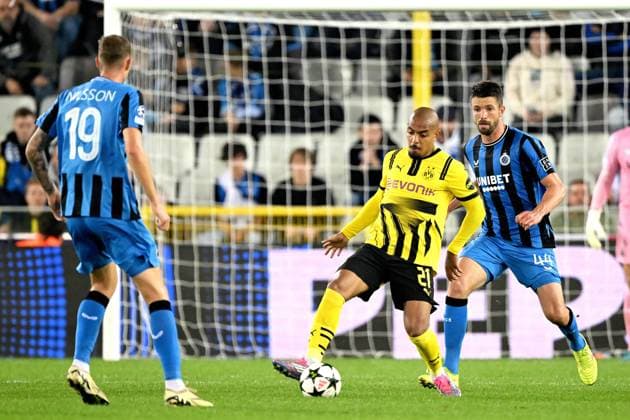 BRUGGE - (l-r) Gustaf Nilsson of Club Brugge KV, Donyell Malen of Borussia Dortmund, Brandon Mechele of Club Brugge during the UEFA Champions League match between Club Brugge and Borussia Dortmund at the Jan Breydel Stadium on Sept. 18, 2024 in Bruges, Belgium . ANP Hollandse Hoogte UEFA Europa Champions League 2024 25 xVIxANPxSportx xGerritxvanxKeulenxIVx 508796042 originalFilename: 508796042.jpg