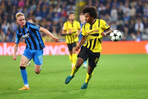 in duel, action, with Joaquin Seys 65 Club Brugge Karim Adeyemi 27 Borussia Dortmund Club Brugge vs Borussia Dortmund, UEFA Champions League, Football, Matchday 1, Season 2024 2025, 18 09 2024 PHOTO kolbert press Ant Palmer Jan Breydel Stadion Belgium Copyright: xkolbert-press AntxPalmerx