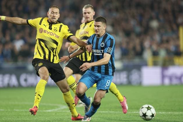 Borussia s Waldemar Anton and Club s Christos Tzolis fight for the ball during a soccer game between Belgian Club Brugge KV and German Borussia Dortmund, Wednesday 18 September 2024 in Brugge, on the day one of the UEFA Champions League league phase. BRUNOxFAHY  x100920597x