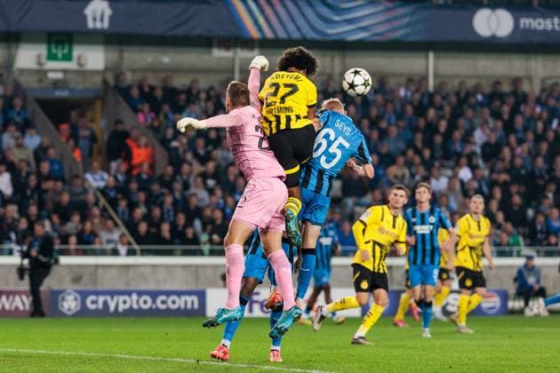 UEFA Champions League Club Brugge Borussia Dortmund 18 09 2024 duel Simon Mignolet Club Brugge, 22 , Karim Adeyemi Borussia Dortmund, 27 , Joaquin Seys Club Brugge, 65 header duel UEFA Champions League Club Brugge Borussia Dortmund, Brugge, Jan Breydelstadion on 18 09 2024 Copyright: xBEAUTIFULxSPORTS Wunderlx