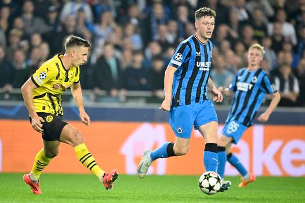 Club Brugge v Borussia Dortmund - UEFA Champions League BRUGGE, BELGIUM - SEPTEMBER 18 : Schlotterbeck Nico defender of Borussia Dortmund and Skov Olsen Andreas forward of Club Brugge during the UEFA Champions League - League phase matchday 1 match between Club Brugge and Borussia Dortmund at the Jan Breydel stadium on September 18, 2024 in Bruges , Belgium , 18 09 2024 Brugge Belgium  Copyright: xNicoxVereeckenx