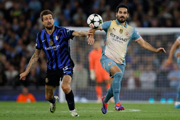 Manchester City v FC Internazionale Milano - UEFA Champions League 2024 25 League Phase MD1 Francesco Acerbi of Inter Milan and Ilkay Gundogan of Manchester City challenge during the UEFA Champions League 2024 25 League Phase MD1 match between Manchester City and FC Internazionale Milano at City of Manchester Stadium on September 18, 2024 in Manchester, United Kingdom. Manchester City of Manchester Stadium England United Kingdom Copyright: xRichardxSellers Sportsphoto APLx 14048182
