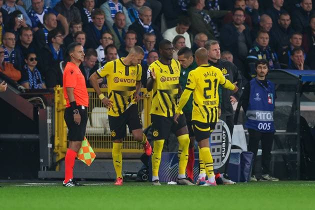 18 09 2024, Football, Season 2024 2025, UEFA Champions League, Matchday 1, FC Bruges Borussia Dortmund, v l Waldemar Anton Borussia Dortmund , Serhou Guirassy Borussia Dortmund are substituted, Donyell Malen Borussia Dortmund , Bruges Jan Breydel Stadium Belgium xRHR PHOTO ENx Copyright: DennisxEwert RHR-FOTOx RHR-FOTO DE