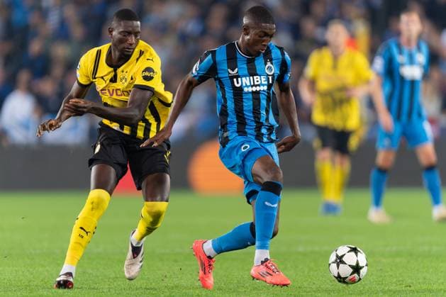 2024-09-18 Club Brugge KV v Borussia Dortmund - UEFA Champions League 2024 25 League Phase MD1 BRUGES, BELGIUM - SEPTEMBER 18: Serhou Guirassy of Borussia Dortmund battles for the ball with Joel Ordonez of Club Brugge KV during the UEFA Champions League 2024 25 League Phase MD1 match between Club Brugge KV and Borussia Dortmund at Jan Breydelstadion on September 18, 2024 in Bruges, Belgium. (Photo by Joris Verwijst BSR Agency) Bruges Belgium Content not available for redistribution in The Netherlands directly or indirectly through any third parties. Copyright: xBSRxAgencyx