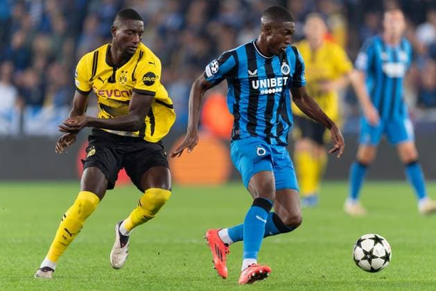 2024-09-18 Club Brugge KV v Borussia Dortmund - UEFA Champions League 2024 25 League Phase MD1 BRUGES, BELGIUM - SEPTEMBER 18: Serhou Guirassy of Borussia Dortmund battles for the ball with Joel Ordonez of Club Brugge KV during the UEFA Champions League 2024 25 League Phase MD1 match between Club Brugge KV and Borussia Dortmund at Jan Breydelstadion on September 18, 2024 in Bruges, Belgium. (Photo by Joris Verwijst BSR Agency) Bruges Belgium Content not available for redistribution in The Netherlands directly or indirectly through any third parties. Copyright: xBSRxAgencyx