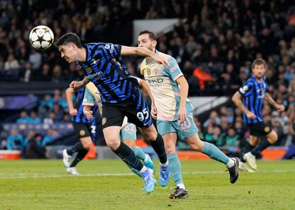 Manchester, England, 18th September 2024. Alessandro Bastoni of Inter Milan heads clear during the UEFA Champions League match at the Etihad Stadium, Manchester. Picture credit should read: Andrew Yates Sportimage EDITORIAL USE ONLY. No use with unauthorised audio, video, data, fixture lists, club league logos or live services. Online in-match use limited to 120 images, no video emulation. No use in betting, games or single club league player publications. SPI-3321-0054