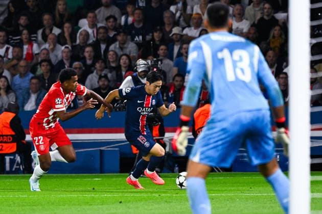 Lee Kang In ( 19 - PSG ) and Jhon Solis ( 22 - Girona ) during the UEFA Champions League match between Paris Saint Germain and Girona FC at Parc Des Princes on September 18, 2024 in Paris, France. ( Photo by federico pestellini panoramic ) - FOOTBALL : PSG vs Girona - Ligue des Champions - 18 09 2024 FedericoPestellini Panoramic 