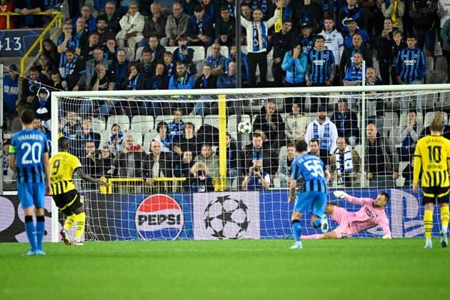 Club Brugge v Borussia Dortmund - UEFA Champions League BRUGGE, BELGIUM - SEPTEMBER 18 : Guirassy Sehrou forward of Borussia Dortmund scores a penalty during the UEFA Champions League - League phase matchday 1 match between Club Brugge and Borussia Dortmund at the Jan Breydel stadium on September 18, 2024 in Bruges , Belgium , 18 09 2024 Brugge Belgium  Copyright: xNicoxVereeckenx