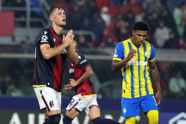 Bologna, Italy 18.09.2024 : Thijs Dallinga of Bologna, Danylo Sikan of Shakhtar Donetsk during UEFA Champions League 2024-2025, day 1, football match Bologna FC 1909 - Shakhtar Donetsk at Renato Dall Ara stadium in Bologna on September 2024.  Copyright: xMarcoxIacobucci IPAxSportx xipa-x xx IPA_49808537 IPA_Agency_IPA49808537