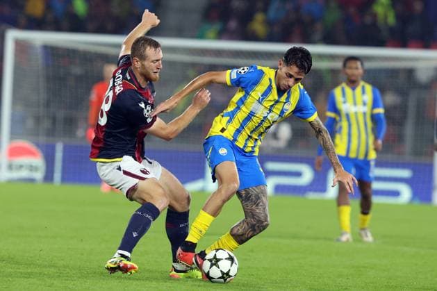 Bologna, Italy 18.09.2024 : Tommaso Pobega of Bologna, Marlon Gomes of Shakhtar Donetsk during UEFA Champions League 2024-2025, day 1, football match Bologna FC 1909 - Shakhtar Donetsk at Renato Dall Ara stadium in Bologna on September 2024.  Copyright: xMarcoxIacobucci IPAxSportx xipa-x xx IPA_49808610 IPA_Agency_IPA49808610