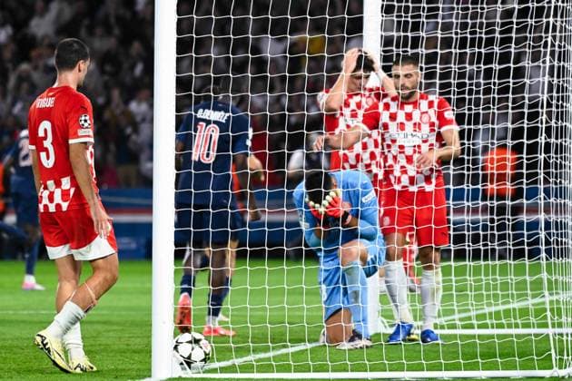 Paulo Gazzaniga ( 13 - Girona ) looks dejected during the UEFA Champions League match between Paris Saint Germain and Girona FC at Parc Des Princes on September 18, 2024 in Paris, France. ( Photo by federico pestellini panoramic ) - FOOTBALL : PSG vs Girona - Ligue des Champions - 18 09 2024 FedericoPestellini Panoramic 