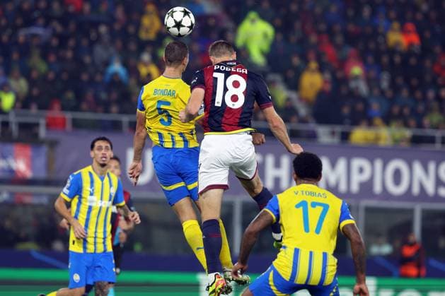 September 18, 2024, Bologna, Milan, Italy: Bologna, Italy 18.09.2024 : Valeriy Bondar of Shakhtar Donetsk, Tommaso Pobega of Bologna during UEFA Champions League 2024-2025, day 1, football match Bologna FC 1909 - Shakhtar Donetsk at Renato Dall Ara stadium in Bologna on September 2024. CALCIO - UEFA Champions League - Bologna FC vs FC Shakhtar Donetsk  - ZUMAs349 20240918_zsa_s349_386 Copyright: xMarcoxIacobucci IpaxSportx xIpax