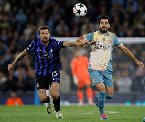 Manchester City v FC Internazionale Milano - UEFA Champions League 2024 25 League Phase MD1 Francesco Acerbi of Inter Milan and Ilkay Gundogan of Manchester City challenge during the UEFA Champions League 2024 25 League Phase MD1 match between Manchester City and FC Internazionale Milano at City of Manchester Stadium on September 18, 2024 in Manchester, United Kingdom. Manchester City of Manchester Stadium England United Kingdom Copyright: xRichardxSellers Sportsphoto APLx 14048205