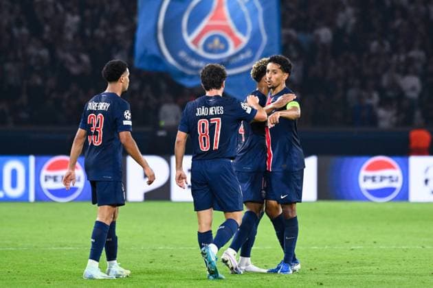 Marquinhos ( 5 - PSG ) , Desire Doue ( 14 - PSG ) , Joao Pedro Goncalves Neves ( 87 - PSG ) and Warren ZAIRE EMERY ( 33 - PSG ) celebrate their side s victory after the UEFA Champions League match between Paris Saint Germain and Girona FC at Parc Des Princes on September 18, 2024 in Paris, France. ( Photo by federico pestellini panoramic ) - FOOTBALL : PSG vs Girona - Ligue des Champions - 18 09 2024 FedericoPestellini Panoramic 