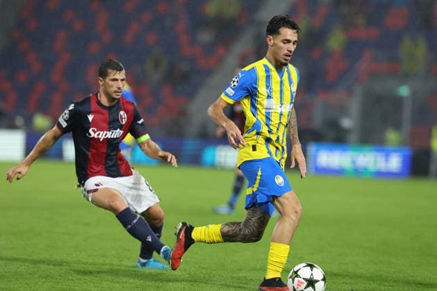 September 18, 2024, Bologna, Milan, Italy: Bologna, Italy 18.09.2024 : Marlon Gomes of Shakhtar Donetsk Dan Ndoye of Bologna during UEFA Champions League 2024-2025, day 1, football match Bologna FC 1909 - Shakhtar Donetsk at Renato Dall Ara stadium in Bologna on September 2024. CALCIO - UEFA Champions League - Bologna FC vs FC Shakhtar Donetsk  - ZUMAs349 20240918_zsa_s349_400 Copyright: xMarcoxIacobucci IpaxSportx xIpax