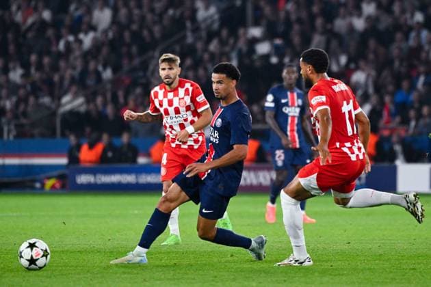 Warren ZAIRE EMERY ( 33 - PSG ) and Arnaut Danjuma ( 11 - Girona ) during the UEFA Champions League match between Paris Saint Germain and Girona FC at Parc Des Princes on September 18, 2024 in Paris, France. ( Photo by federico pestellini panoramic ) - FOOTBALL : PSG vs Girona - Ligue des Champions - 18 09 2024 FedericoPestellini Panoramic 