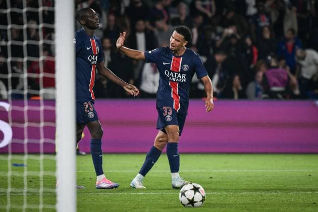 Champions League PSG vs Girona FC FA Paris Saint-Germain’s midfielder Warren Zaire-Emery talks with Paris Saint-Germain’s forward Randal Kolo Muani during the UEFA Champions League football match between Paris Saint-Germain and Girona FC at the Parc des Princes stadium in Paris on September 18, 2024. Photo by Firas Abdullah ABACAPRESS.COM Paris Ile-de-France France  Copyright: xAbdullahxFiras ABACAx