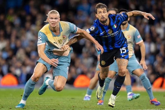 Manchester City v Inter Milan Champions League 18 09 2024. Inter Milan defender Francesco Acerbi (15) battles with Manchester City forward Erling Haaland (9) during the Champions League match between Manchester City and Inter Milan at the Etihad Stadium, Manchester, England on 18 September 2024. Editorial use only , Copyright: xIanxStephenx PSI-20445-0080