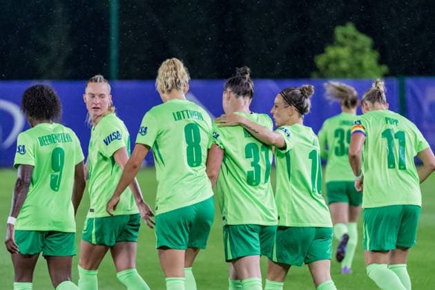 Florence, Italy, September 18th 2024: Marina Hegering (31 Wolfsburg) celebrates with teammates her first goal during the UEFA Women s Champions League round 2 match between ACF Fiorentina and VfL Wolfsburg at Viola Park in Florence, Italy. (Sara Esposito SPP) Copyright: xSaraxEspositox xSPPx spp-en-SaEsSp-SaraEsposito_SPP_-02022