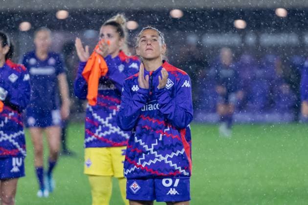 Florence, Italy, September 18th 2024: Vero Boquete (87 Fiorentina) bids farewell to supporters during the UEFA Women s Champions League round 2 match between ACF Fiorentina and VfL Wolfsburg at Viola Park in Florence, Italy. (Sara Esposito SPP) Copyright: xSaraxEspositox xSPPx spp-en-SaEsSp-SaraEsposito_SPP_-02437