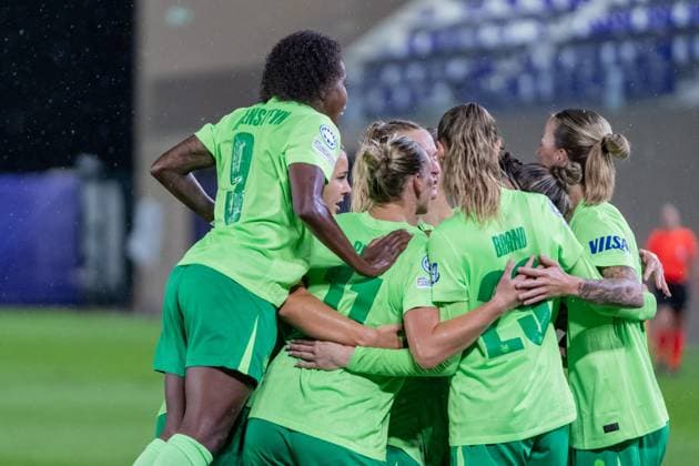 Florence, Italy, September 18th 2024: Lineth Beerensteyn (9 Wolfsburg) celebrates with teammates the first goal of Wolfsburg during the UEFA Women s Champions League round 2 match between ACF Fiorentina and VfL Wolfsburg at Viola Park in Florence, Italy. (Sara Esposito SPP) Copyright: xSaraxEspositox xSPPx spp-en-SaEsSp-SaraEsposito_SPP_-02017