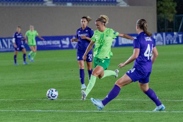 Florence, Italy, September 18th 2024: Lena Lattwein (8 Wolfsburg) during the UEFA Women s Champions League round 2 match between ACF Fiorentina and VfL Wolfsburg at Viola Park in Florence, Italy. (Sara Esposito SPP) Copyright: xSaraxEspositox xSPPx spp-en-SaEsSp-SaraEsposito_SPP_-02039