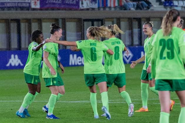 Florence, Italy, September 18th 2024: Marina Hegering (31 Wolfsburg) celebrates with teammates her second goal during the UEFA Women s Champions League round 2 match between ACF Fiorentina and VfL Wolfsburg at Viola Park in Florence, Italy. (Sara Esposito SPP) Copyright: xSaraxEspositox xSPPx spp-en-SaEsSp-SaraEsposito_SPP_-02110