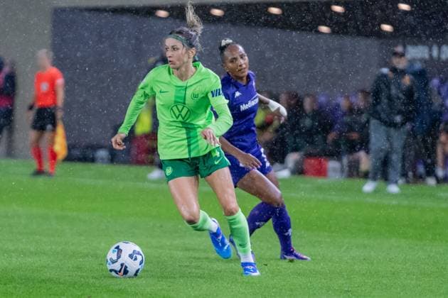 Florence, Italy, September 18th 2024: Kathrin Hendrich (4 Wolfsburg) vs Madelen Janogy (9 Fiorentina) during the UEFA Women s Champions League round 2 match between ACF Fiorentina and VfL Wolfsburg at Viola Park in Florence, Italy. (Sara Esposito SPP) Copyright: xSaraxEspositox xSPPx spp-en-SaEsSp-SaraEsposito_SPP_-02281