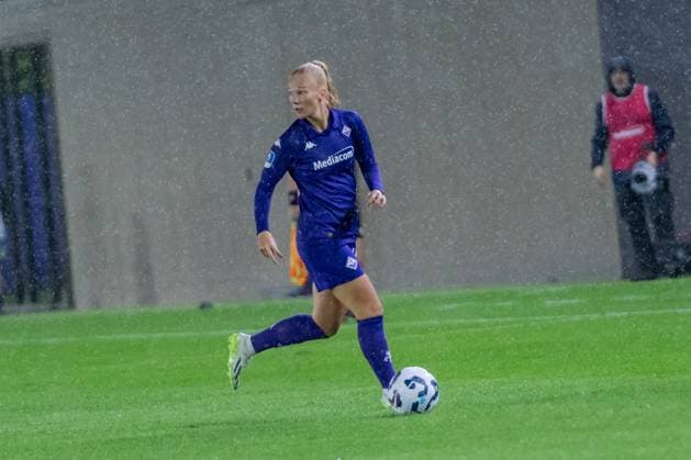 Florence, Italy, September 18th 2024: Sofie Bredgaard (15 Fiorentina) during the UEFA Women s Champions League round 2 match between ACF Fiorentina and VfL Wolfsburg at Viola Park in Florence, Italy. (Sara Esposito SPP) Copyright: xSaraxEspositox xSPPx spp-en-SaEsSp-SaraEsposito_SPP_-02263