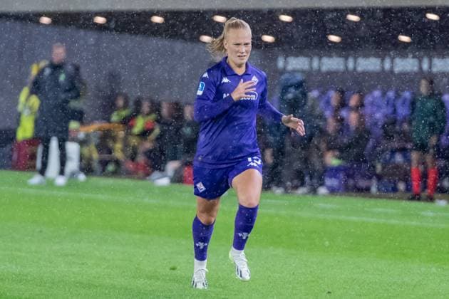 Florence, Italy, September 18th 2024: Sofie Bredgaard (15 Fiorentina) during the UEFA Women s Champions League round 2 match between ACF Fiorentina and VfL Wolfsburg at Viola Park in Florence, Italy. (Sara Esposito SPP) Copyright: xSaraxEspositox xSPPx spp-en-SaEsSp-SaraEsposito_SPP_-02275