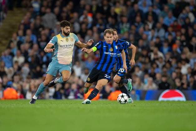 Manchester City v FC Internazionale Milano - UEFA Champions League 2024 25 League Phase MD1 Nicolo Barella 23 of Inter Milan possesses the ball during the UEFA Champions League League Stage match between Manchester City and Football Club Internazionale Milano at the Etihad Stadium in Manchester, England, on September 18, 2024. Manchester Manchester United, ManU Kingdom  Copyright: xMIxNewsx originalFilename:fletcher-manchest240918_npBOZ.jpg