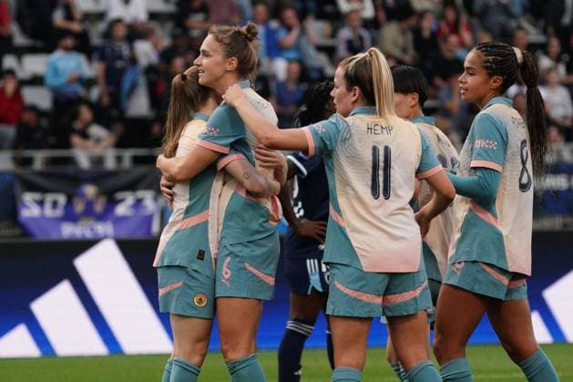Vivianne Miedema of Man City is congratulated after putting her side 1-0 ahead Paris FC Women v Manchester City Women, UEFA Women s Champions League, Second Round, Football, Stade Charlety , Paris, France, 18 Sep 2024 EDITORIAL USE ONLY No use with unauthorised audio, video, data, fixture lists, club league logos or live services. Online in-match use limited to 120 images, no video emulation. No use in betting, games or single club league player publications.  Copyright: xDavexWinter Shutterstockx 14722161iq