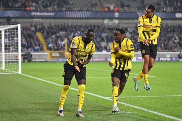 Bruegge, Jan Breydel Stadion, 18 09 24, GER, Men, UEFA Champions League, Season 2024 2025, Club Bruegge Borussia Dortmund Picture Serhou GUIRASSY Dortmund cheers after his goal to 0 3 with Jamie GITTENS Dortmund and Felix NMECHA Dortmund Only for editorial use UEFA regulations prohibit any use of photographs as image sequences and or quasi video Flanders Belgium