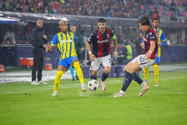 September 18, 2024, Bologna, Bologna, ITALY: Riccardo Orsolini of Bologna FC Riccardo Orsolini of Bologna FC Pedrinho of FC Shakhtar Donetsk During the Champions League match 09 18 2024 Football match between FC Bologna vs Shakhtar Donetsk at the Dall Ara stadium in Bologna Bologna ITALY - ZUMAs236 20240918_aap_s236_019 Copyright: xFabioxSassox