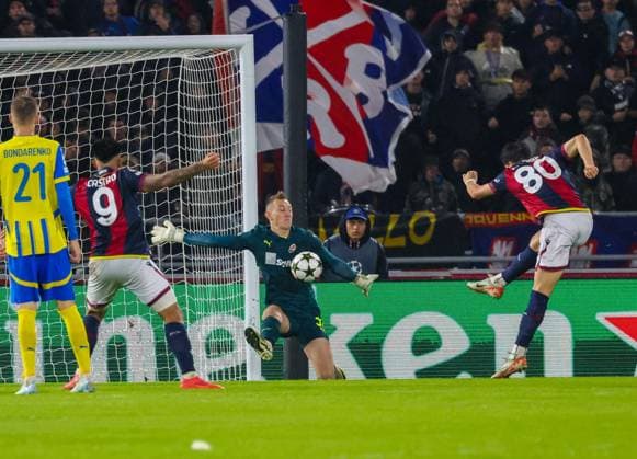 September 18, 2024, Bologna, Bologna, ITALY: Giovanni Fabbian of Bologna FC - Dmytro Riznyk of FC Shakhtar Donetsk During the Champions League match 09 18 2024 Football match between FC Bologna vs Shakhtar Donetsk at the Dall Ara stadium in Bologna Bologna ITALY - ZUMAs236 20240918_aap_s236_025 Copyright: xFabioxSassox