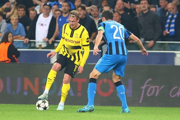 Julian Brandt 10 Borussia Dortmund in duel, action, with Hans Vanaken 20 Club Brugge Club Brugge vs Borussia Dortmund, UEFA Champions League, Football, Matchday 1, Season 2024 2025, 18 09 2024 PHOTO kolbert press Ant Palmer Jan Breydel Stadion Belgium Copyright: xkolbert-press AntxPalmerx