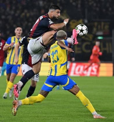 (240919) -- BOLOGNA, Sept. 19, 2024 -- Bologna s Riccardo Orsolini (L) vies with Shakhtar Donetsk s Pedro Henrique during the UEFA Champions League match between Bologna and Shakhtar Donetsk in Bologna, Italy, Sept. 18, 2024. (Photo by Xinhua) (SP)ITALY-BOLOGNA-FOOTBALL-UEFA CHAMPIONS LEAGUE-BOLOGNA VS SHAKHTAR DONETSK AlbertoxLingria 