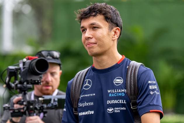 MARINA BAY, SINGAPORE: Alex Albon, racing for the Williams Racing team during the 2024 Formula 1 Singapore Grand Prix at the Marina Bay Street Circuit in Marina Bay, Singapore