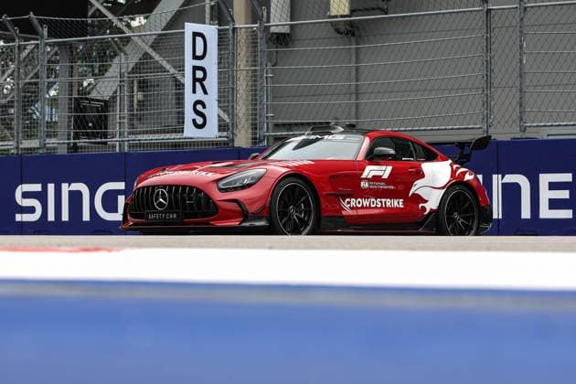 Mercedes AMG Safety Car during the Formula 1 Singapore Grand Prix 2024, 18th round of the 2024 Formula One World Championship, WM, Weltmeisterschaft from September 20 to 22, 2024 on the Marina Bay Circuit, in Singapore, Singapore - F1 - SINGAPORE GRAND PRIX 2024 DPPI Panoramic  240919_R18_SINGAPORE_DP_XB3_7309