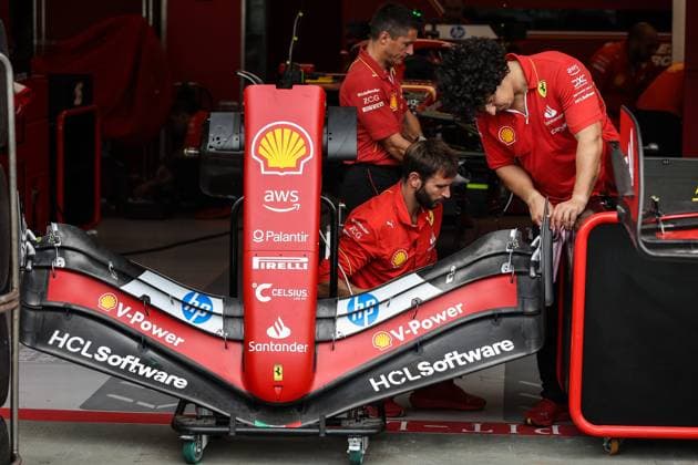 Scuderia Ferrari SF-24, mechanical detail front wing mechanic, mecanicien, mechanics during the Formula 1 Singapore Grand Prix 2024, 18th round of the 2024 Formula One World Championship, WM, Weltmeisterschaft from September 20 to 22, 2024 on the Marina Bay Circuit, in Singapore, Singapore - F1 - SINGAPORE GRAND PRIX 2024 DPPI Panoramic  240919_R18_SINGAPORE_DP_XB3_7340