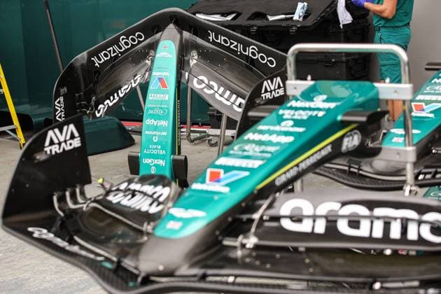 Aston Martin F1 Team AMR23, mechanical detail front wing during the Formula 1 Singapore Grand Prix 2024, 18th round of the 2024 Formula One World Championship, WM, Weltmeisterschaft from September 20 to 22, 2024 on the Marina Bay Circuit, in Singapore, Singapore - F1 - SINGAPORE GRAND PRIX 2024 DPPI Panoramic  240919_R18_SINGAPORE_DP_XB3_7352
